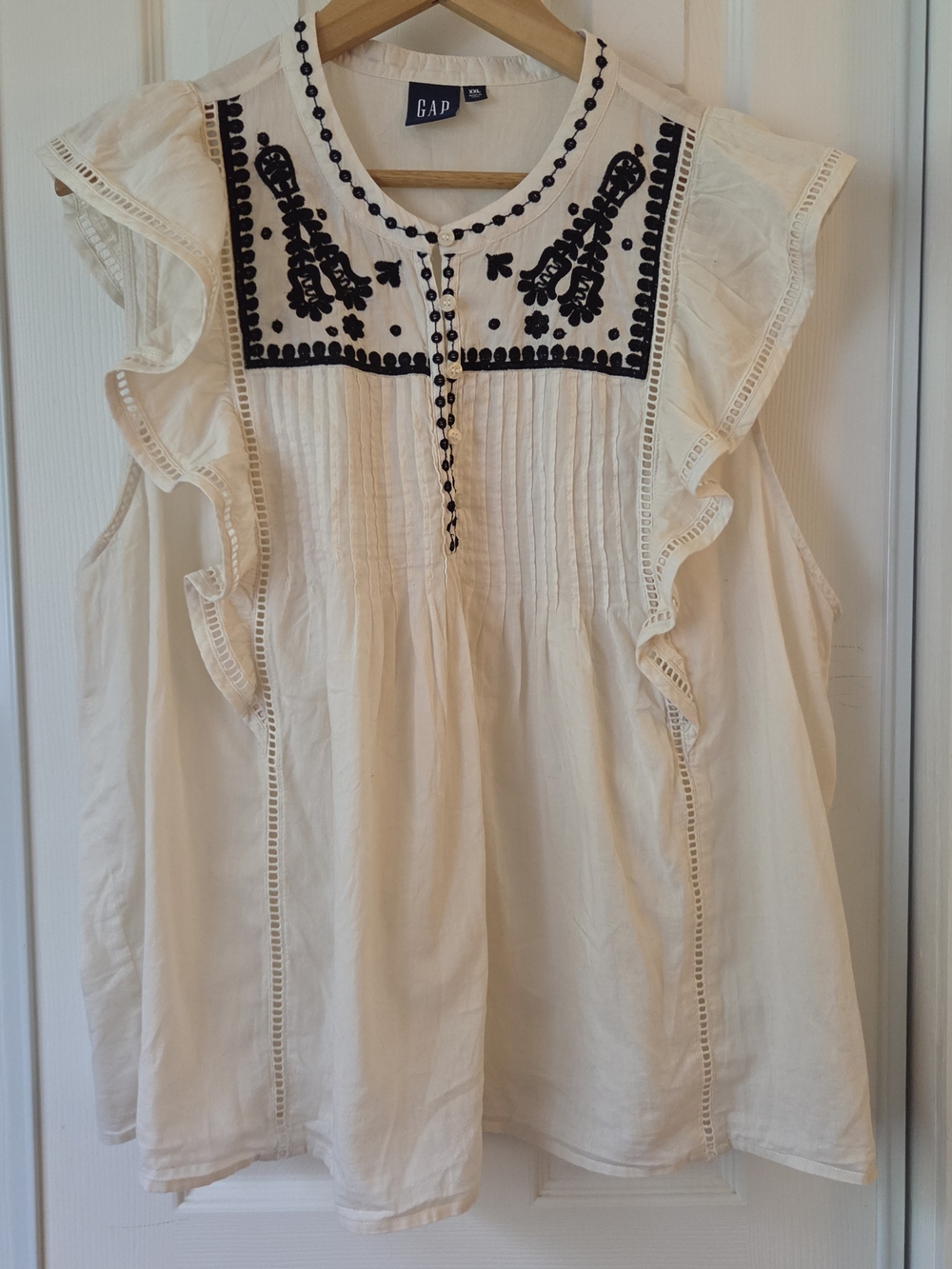 Boho Blouse XXL GAP Cottagecore Cream Black Embroidered Pintuck Flutter Top
